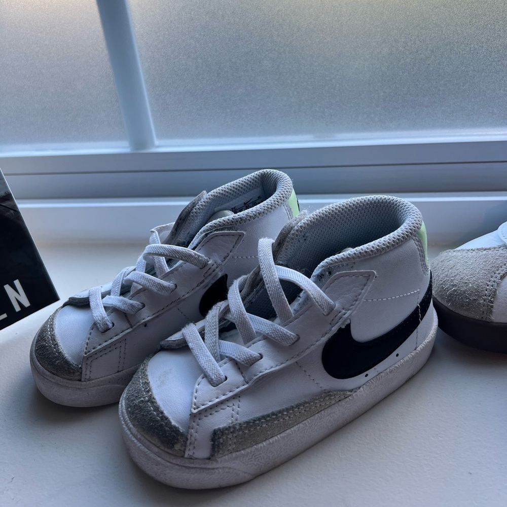 Toddler high top Nike shoes size 7